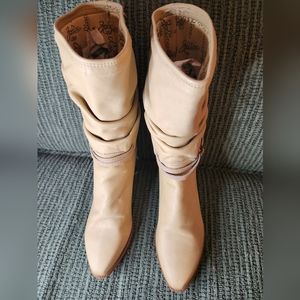 NEW Zodiac Boots - Womens Size 7, Tan Leather